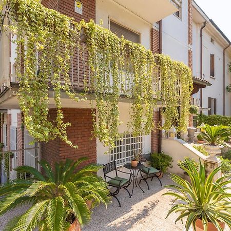 Crys: Apartments, Holiday, Business, Verde Verona Buitenkant foto