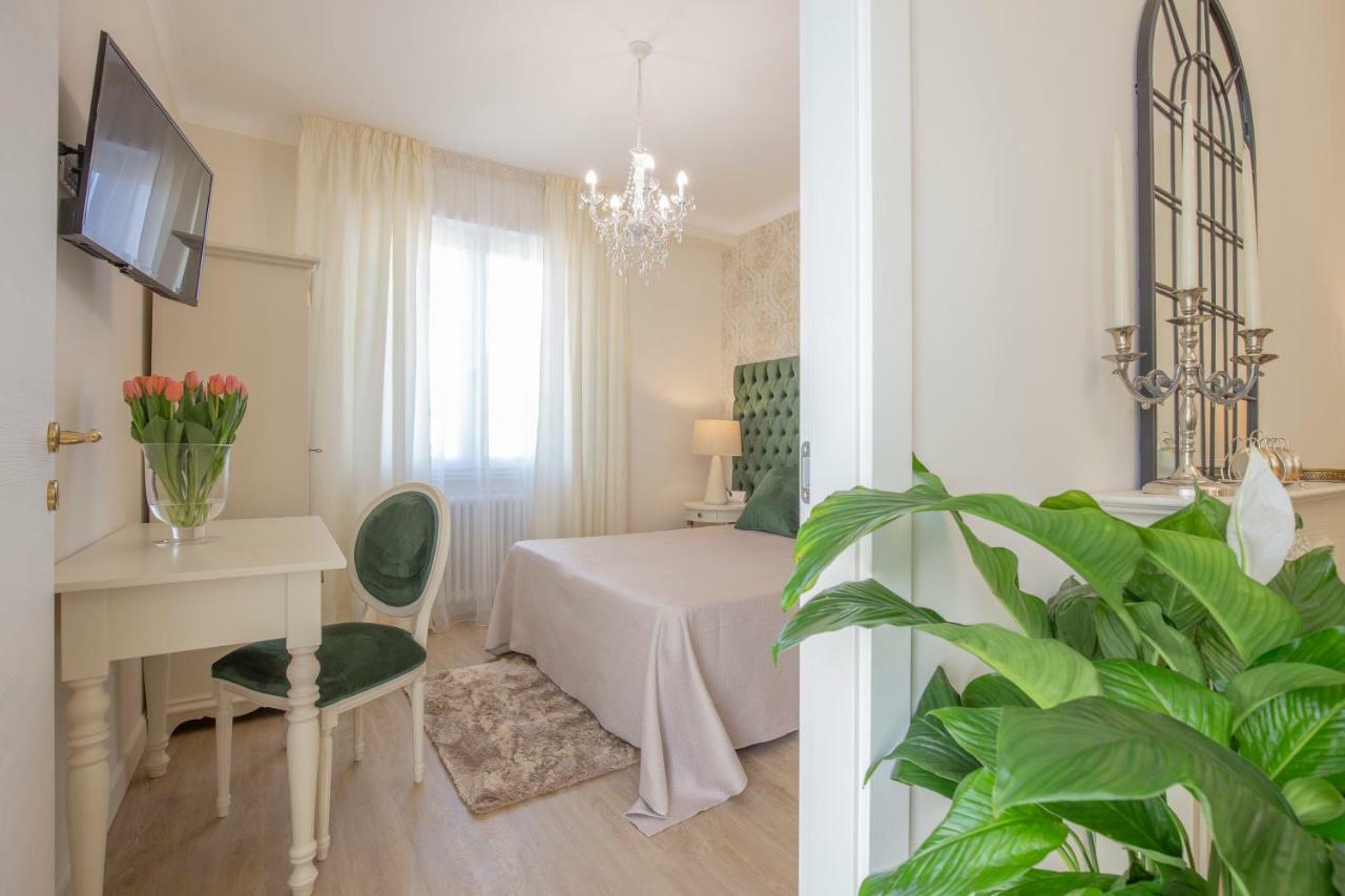 Crys: Apartments, Holiday, Business, Verde Verona Buitenkant foto