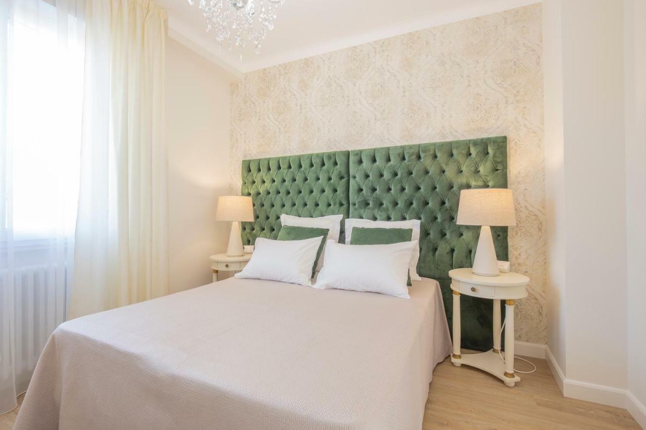 Crys: Apartments, Holiday, Business, Verde Verona Buitenkant foto