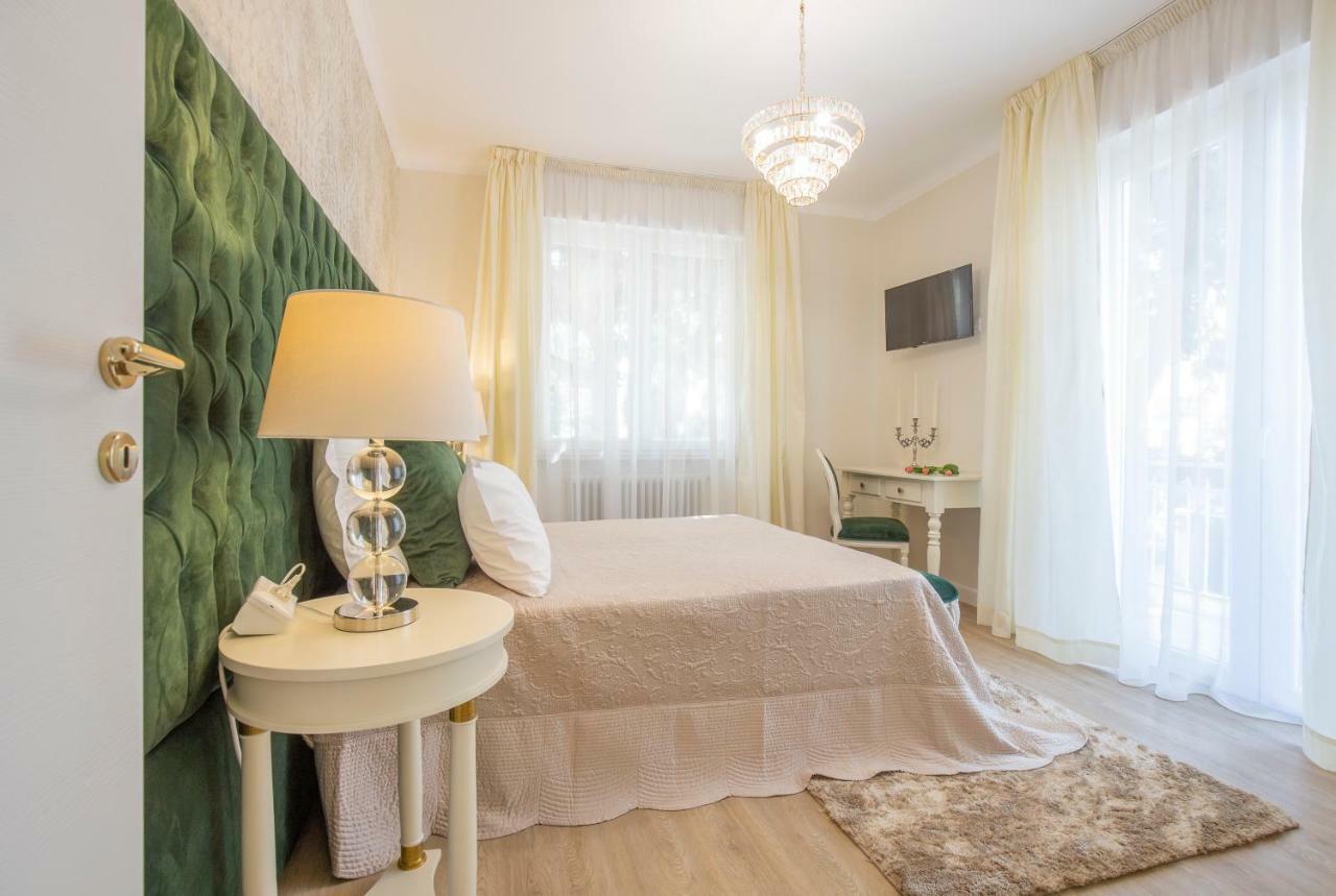 Crys: Apartments, Holiday, Business, Verde Verona Buitenkant foto